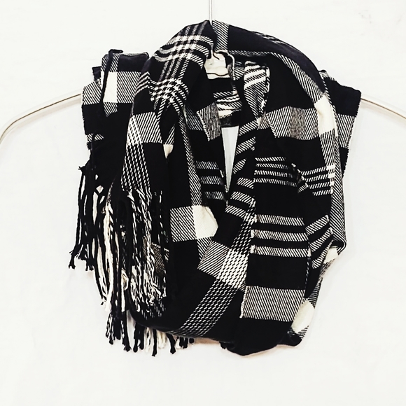 Vintage Cashmere Black & White Unisex Nova Check Fringe Scarf - Picture 1 of 4
